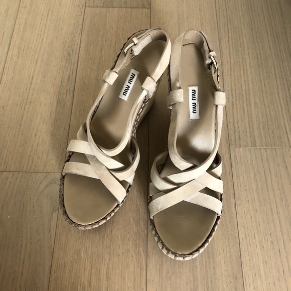 Miu Miu cream suede wooden wedges - Picture 4 of 7